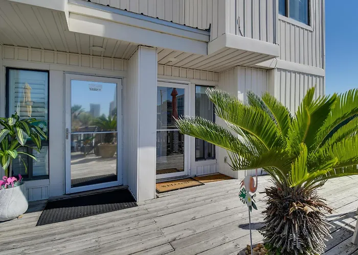 Absolute Location! Heart Of Holiday home